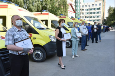 Медикам НСО передали ключи от 19 автомобилей скорой помощи – в церемонии участвовала команда Дирекции программ