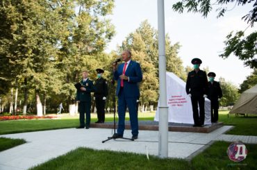 В Новосибирске торжественно открыли памятник, посвящённый подвигу сотрудников эвакуационного госпиталя №2492